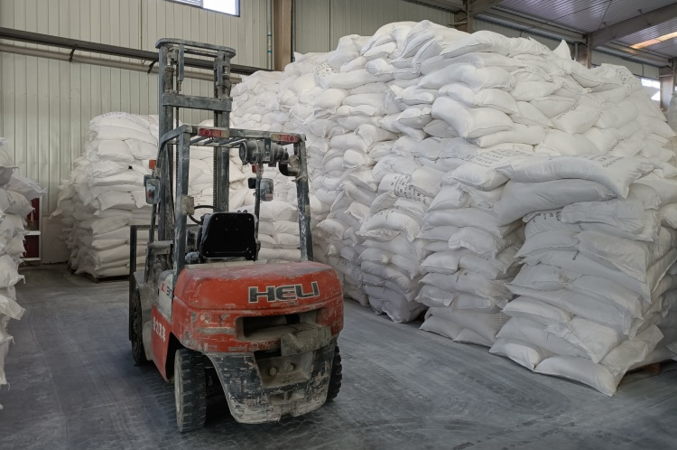 What does magnesium carbonate do?